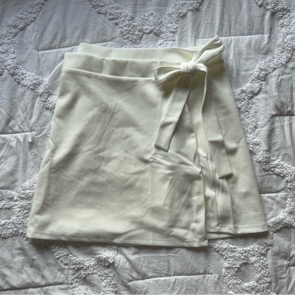 NWT Lulus Wrap Mini Skirt - Picture 2 of 3